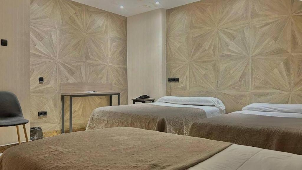 Hotel Ciudad de Fuenlabrada - Deluxe Room (2 Adults + 1 Child)
