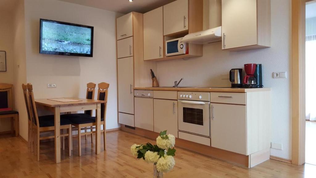 Kuchnia lub aneks kuchenny w obiekcie Residence Klementhof 1