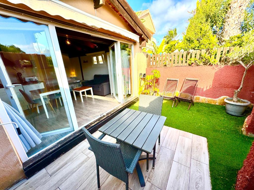 Vonkajšia záhrada v ubytovaní 3 Casita-Estudio con Jardín en la playa