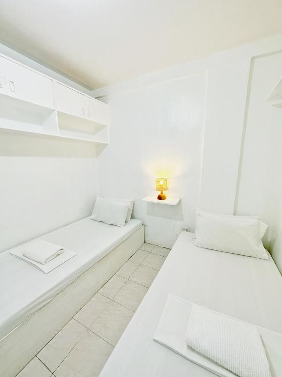 Postel nebo postele na pokoji v ubytování Backpackers Homestay - NomadsMNL