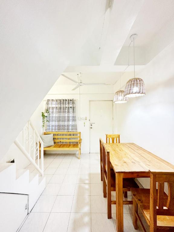 Posezení v ubytování Backpackers Homestay - NomadsMNL