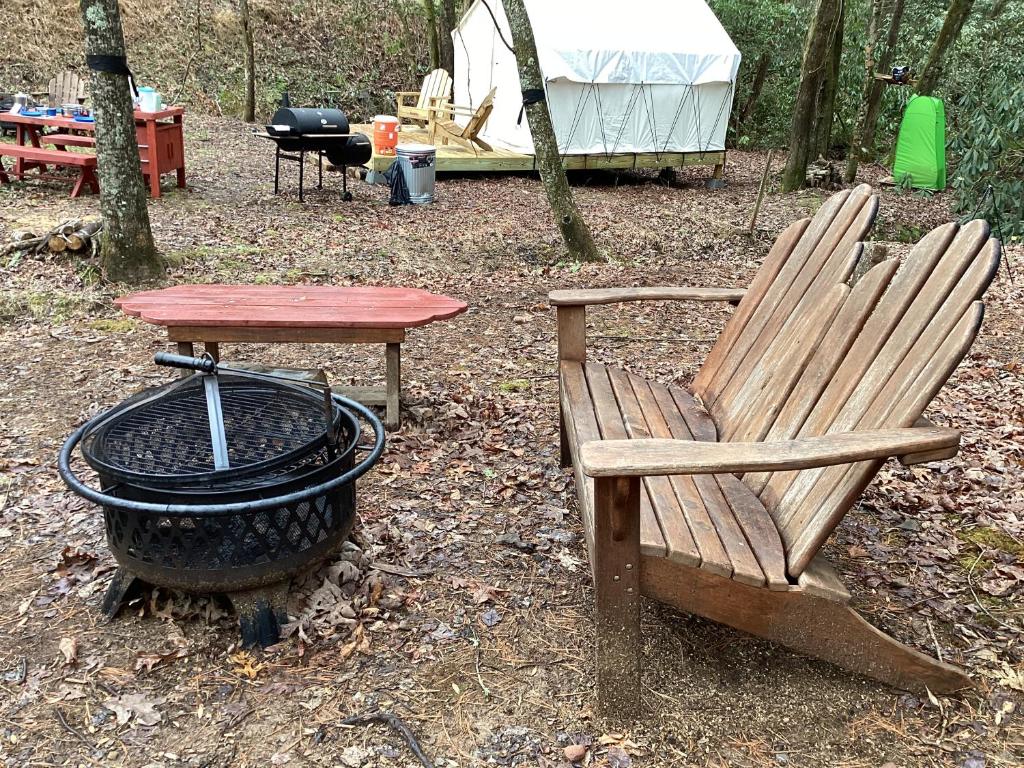 Fotografie z fotogalerie ubytování GLAMPING Off Grid Tent ULTIMATE IN COMFORT v destinaci Turtletown