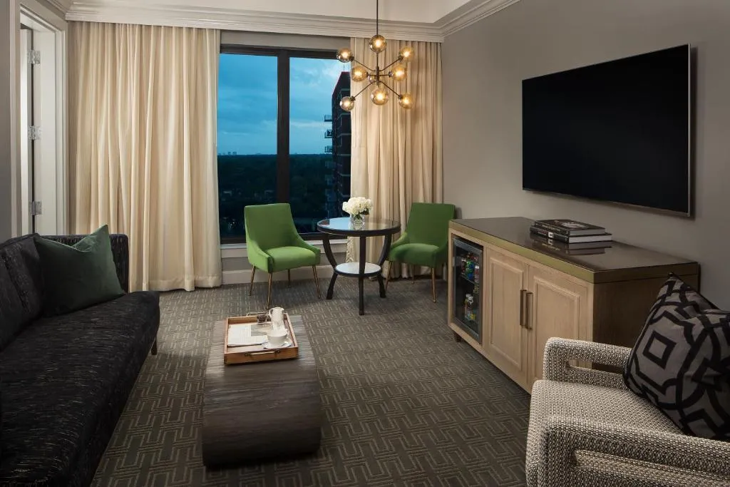 Balcony Corner Suite King