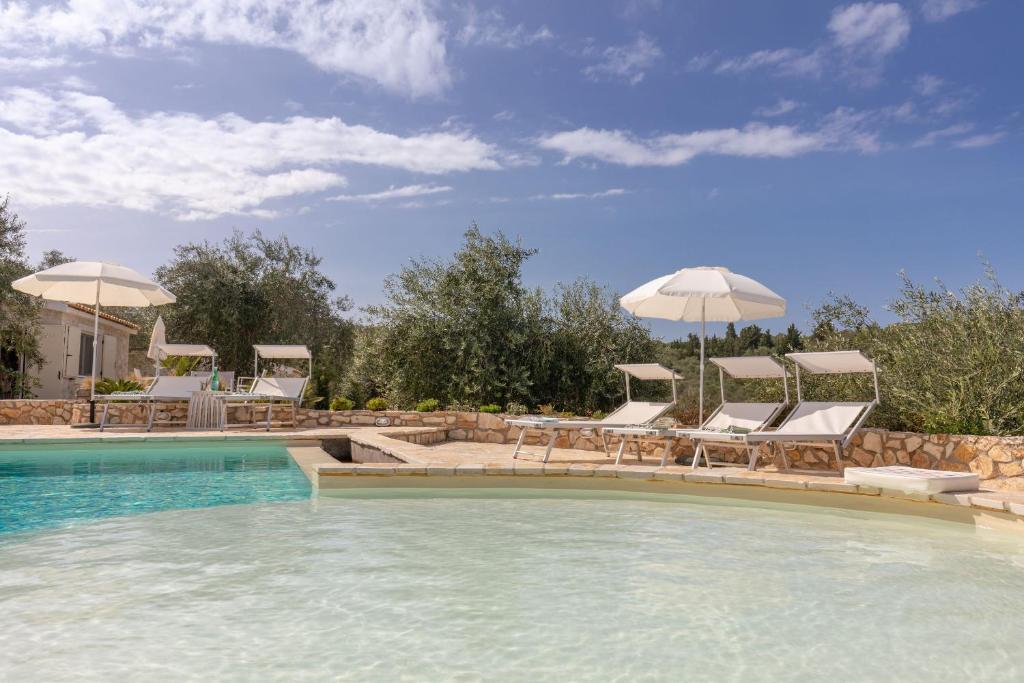 Bazén v ubytování Bibi - Danilia Cottages nebo v jeho okolí