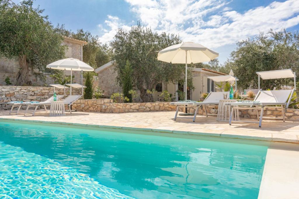 Bazén v ubytování Bibi - Danilia Cottages nebo v jeho okolí