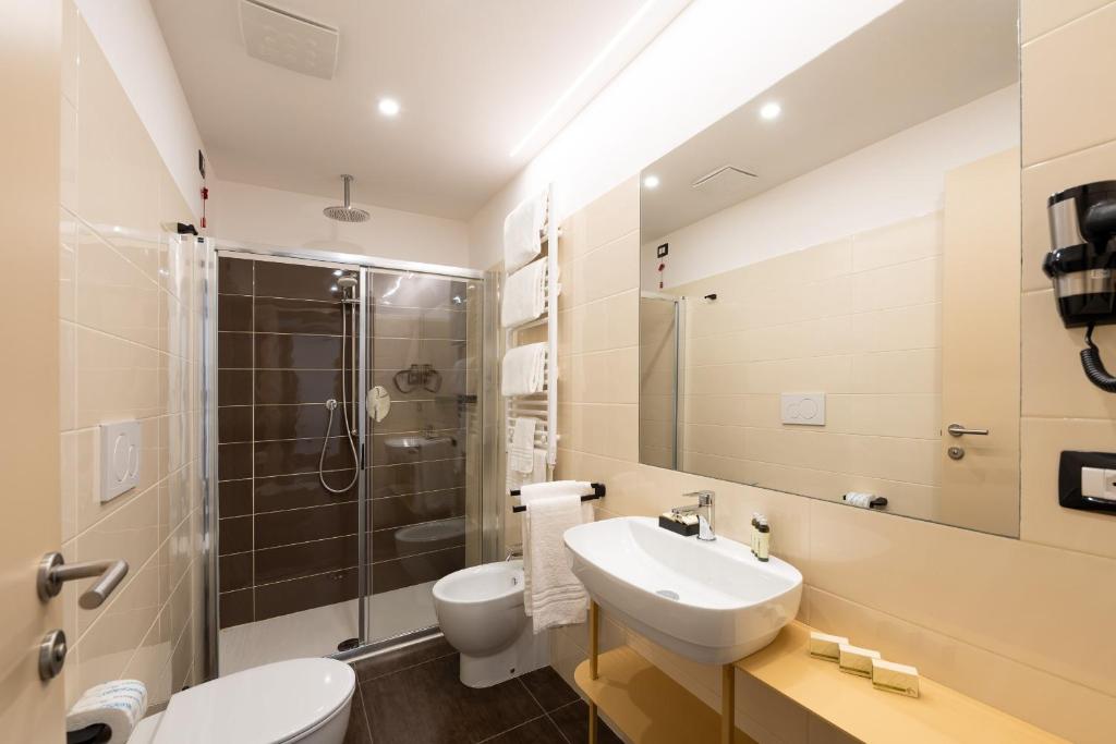 Hotel Velia - Driepersoonskamer Met Balkon