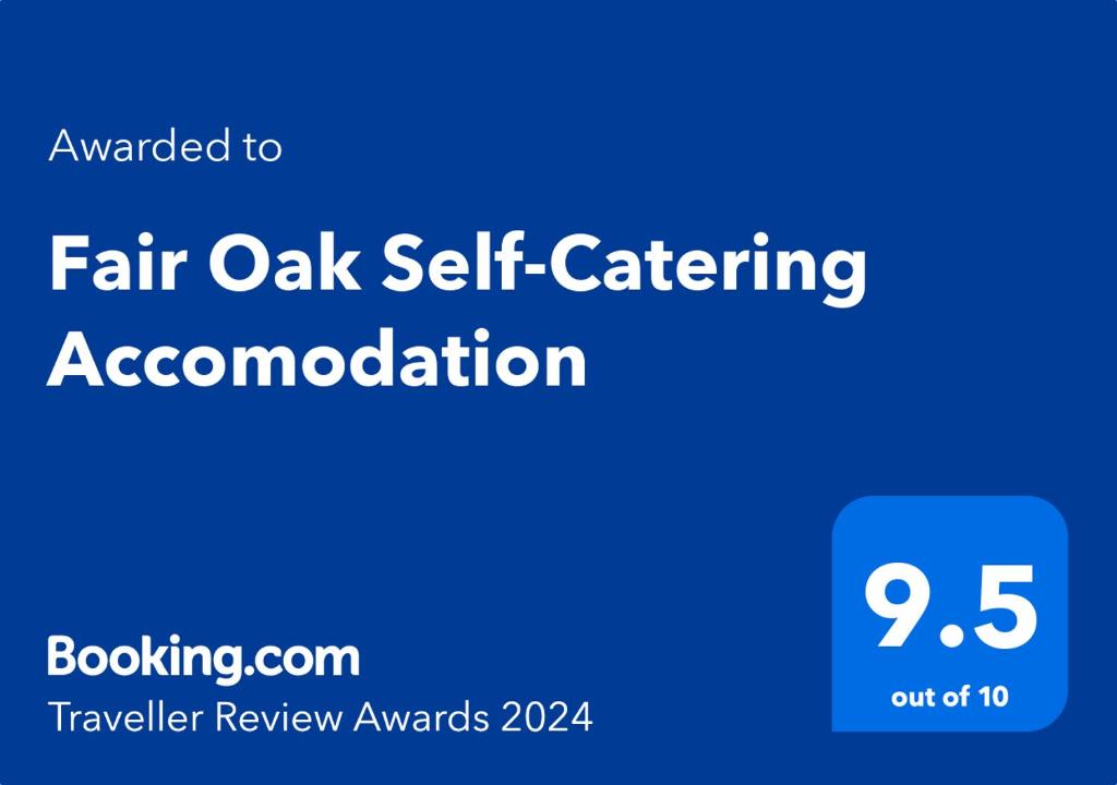 un cartello blu con la scritta "Texfair Oak self catering" di Fair Oak Self-Catering Accomodation a Sandown