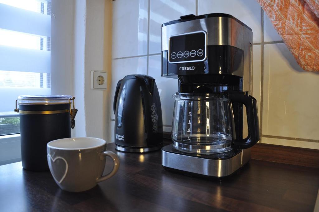 a coffee maker and a coffee cup on a counter at Eichis Landliebe in Malchin
