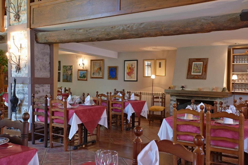 Restaurace v ubytování Hotel Charle