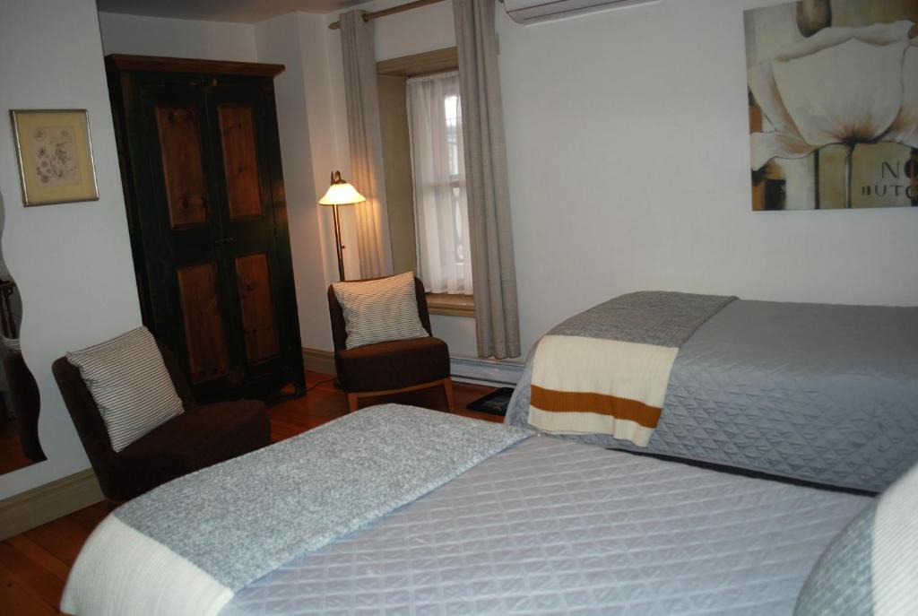 Postel nebo postele na pokoji v ubytování AUBERGE Knowlton