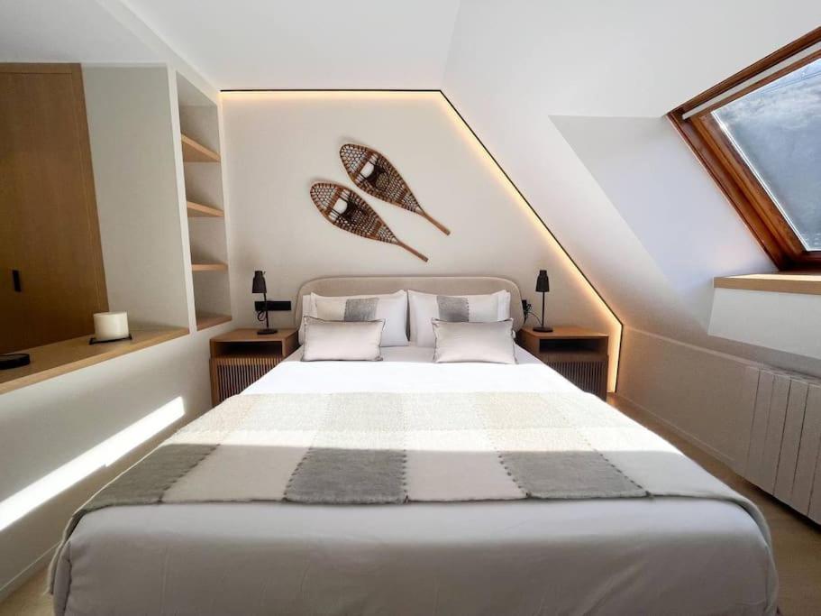Postel nebo postele na pokoji v ubytování Ático Dúplex De Lujo - CLASIFICACIÓN 5 ESTRELLAS - 8PAX - A Pie Del Centro - 2 PARKINGS l by BonesVacances