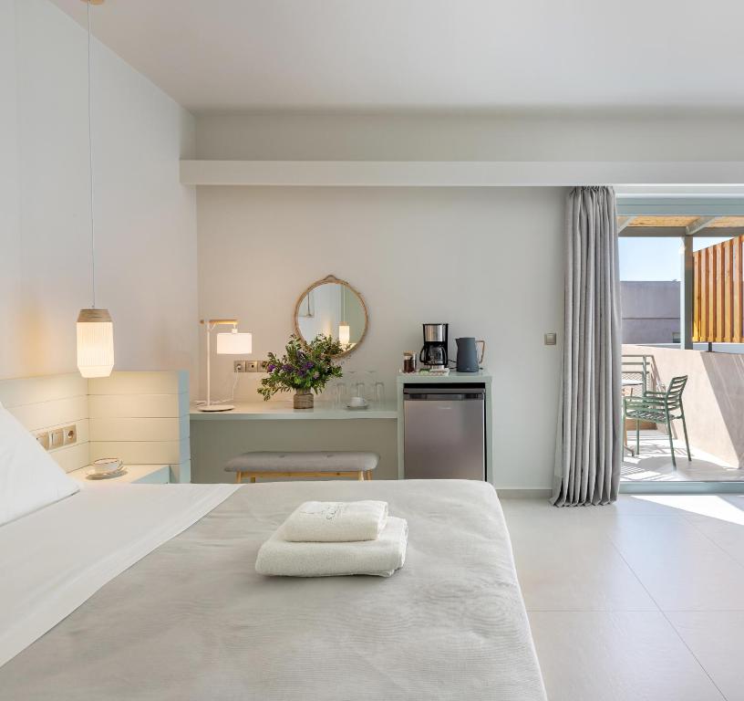 Posteľ alebo postele v izbe v ubytovaní Callisto Seaside Homes & Suites
