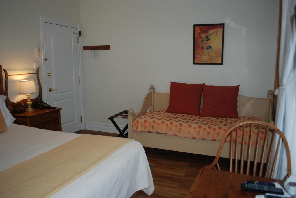 Postel nebo postele na pokoji v ubytování AUBERGE Knowlton