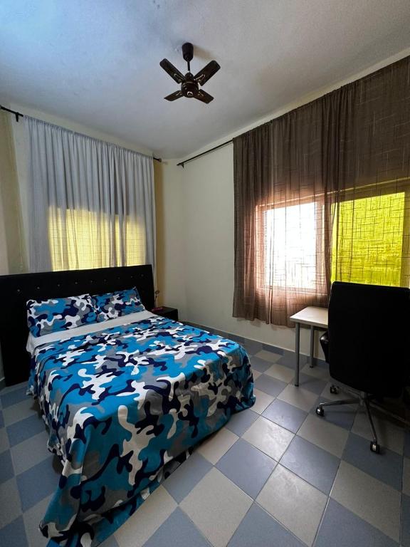 מיטה או מיטות בחדר ב-Private Room In Cotonou Home