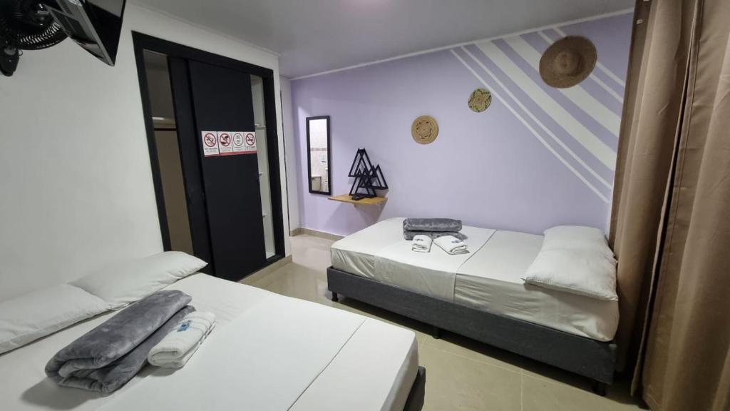 Postel nebo postele na pokoji v ubytování Aparta Hotel la 80 Estadio
