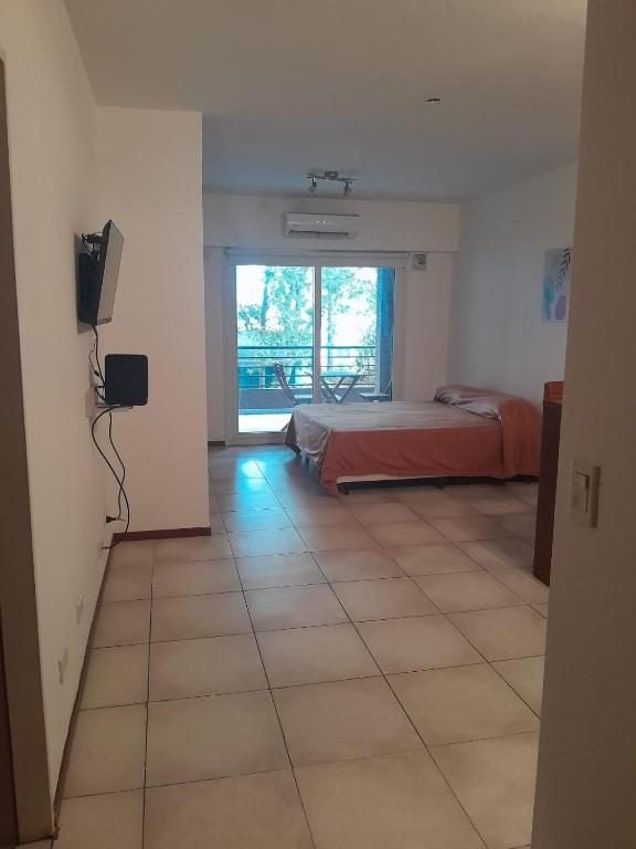 a bedroom with a bed and a tiled floor at Excelente departamento en Villa Luro in Buenos Aires