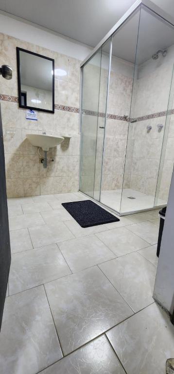 Koupelna v ubytování Aparta Hotel la 80 Estadio