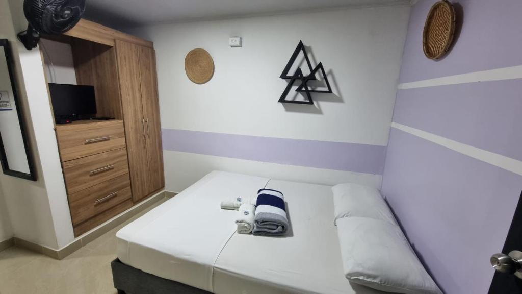 Postel nebo postele na pokoji v ubytování Aparta Hotel la 80 Estadio