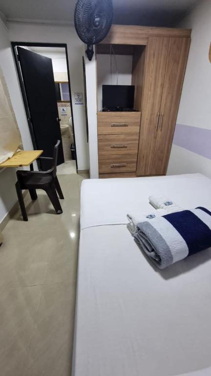 Postel nebo postele na pokoji v ubytování Aparta Hotel la 80 Estadio