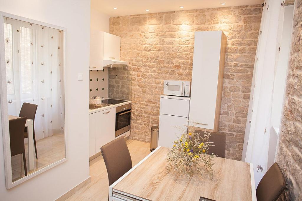 Η κουζίνα ή μικρή κουζίνα στο Vineyard Of Šibenik