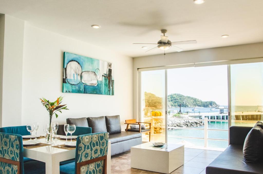 a living room with a couch and a table at La Playa departamento suites in Santa Cruz Huatulco