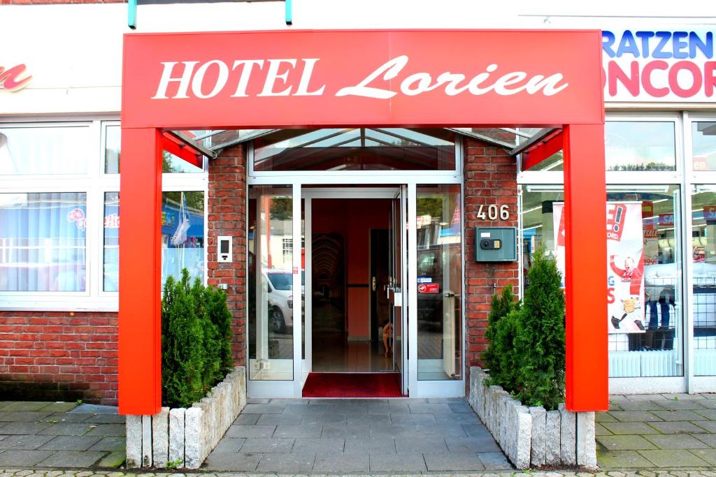 una señal de hotel london frente a un edificio en Hotel Lorien, en Colonia