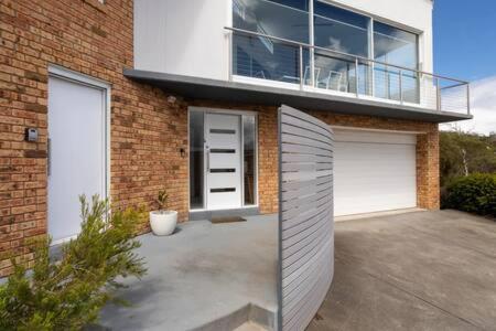 Hillside Retreat -Studio with Views - Studio