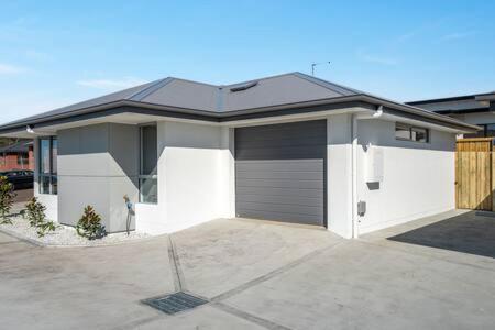 Το κτήριο όπου στεγάζεται  η παραθεριστική κατοικία