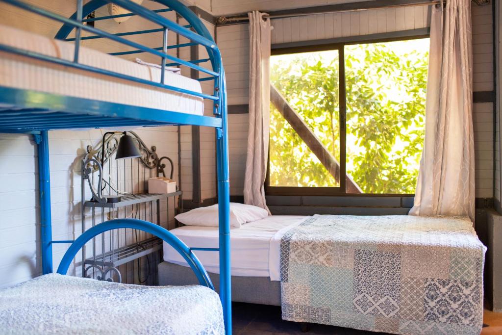Postel nebo postele na pokoji v ubytování Coyote Rooms