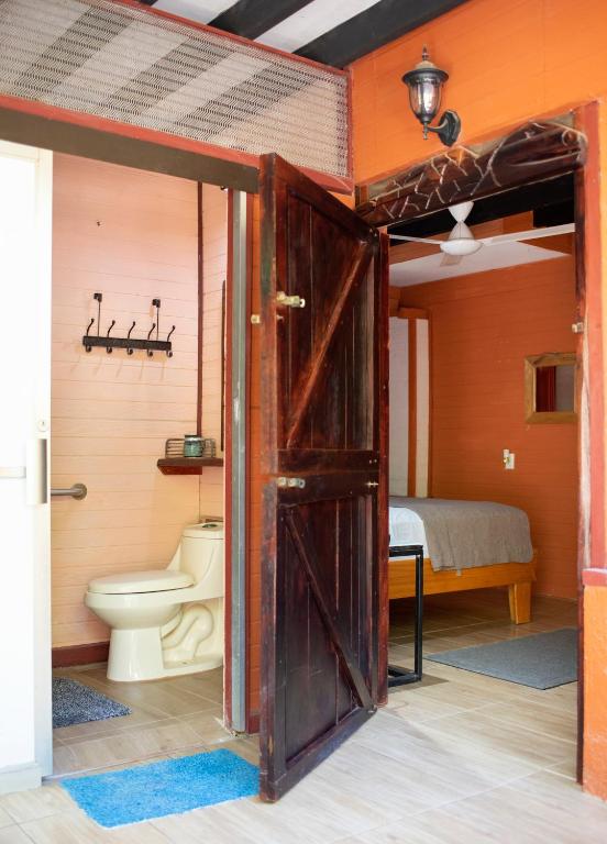 Koupelna v ubytování Coyote Rooms