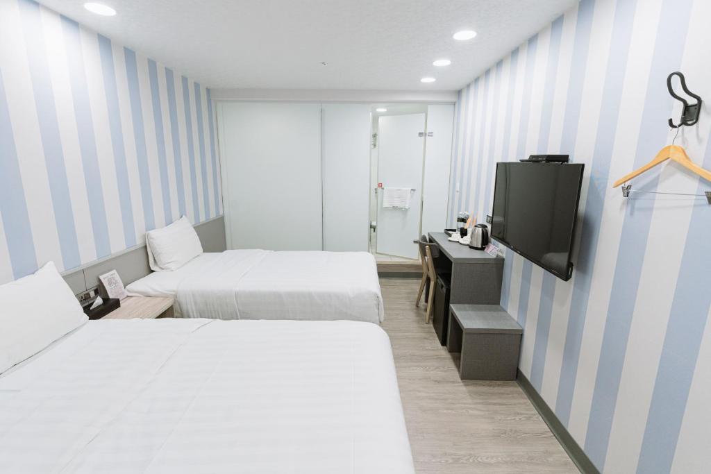 Postel nebo postele na pokoji v ubytování 歐法行旅 O Fun Hotel