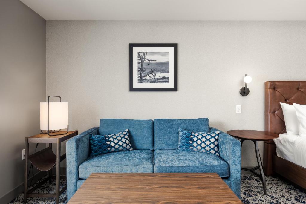 Four Points by Sheraton Kelowna Airport - Premium Deluxe, 1 König, 1 Sofa Bett