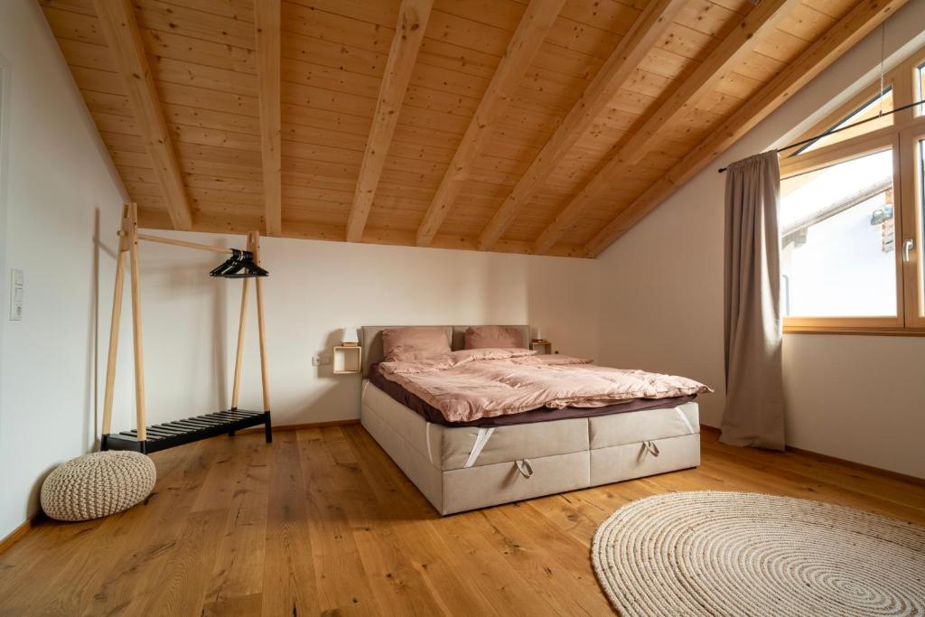 Postel nebo postele na pokoji v ubytování Neu! Auszeit in der Bergen