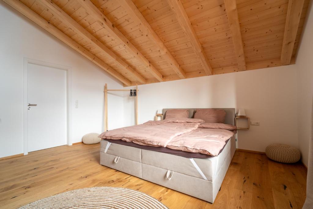 Postel nebo postele na pokoji v ubytování Neu! Auszeit in der Bergen