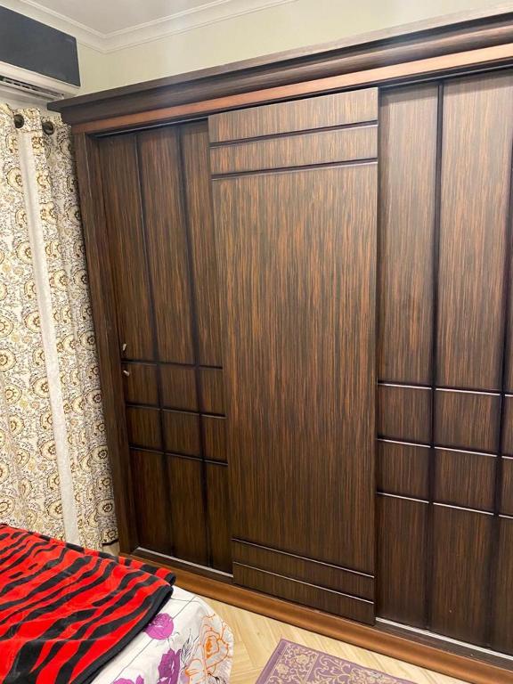 Postel nebo postele na pokoji v ubytování city sister apartments sea view للعائلات فقط
