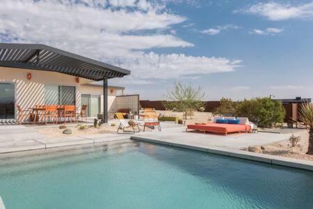 Nuotrauka iš apgyvendinimo įstaigos Joshua Tree Heated Pool & Spa I Vibes- JT Improper mieste Sunfair Heights galerijos