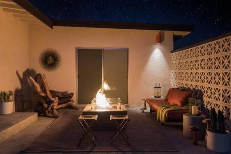 Nuotrauka iš apgyvendinimo įstaigos Joshua Tree Heated Pool & Spa I Vibes- JT Improper mieste Sunfair Heights galerijos