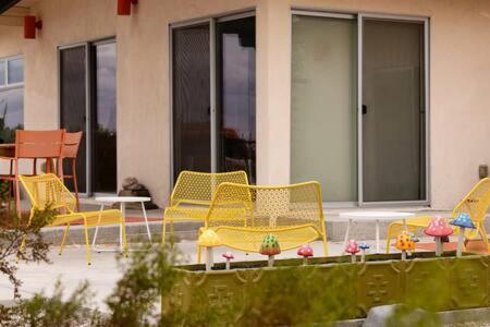 Nuotrauka iš apgyvendinimo įstaigos Joshua Tree Heated Pool & Spa I Vibes- JT Improper mieste Sunfair Heights galerijos