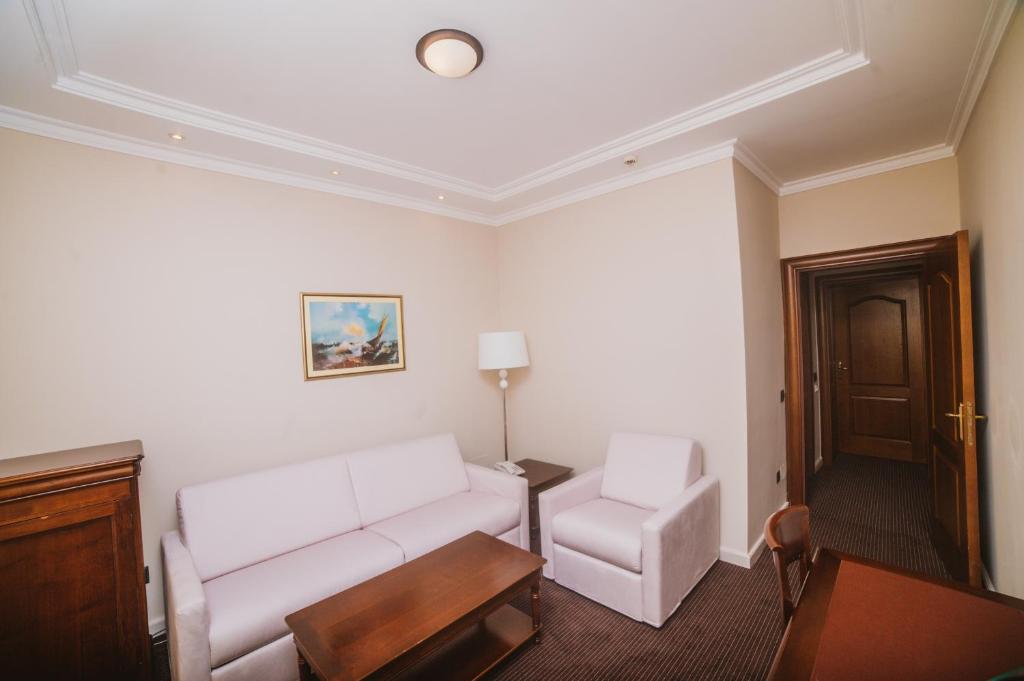 Postel nebo postele na pokoji v ubytování Hotel Astoria