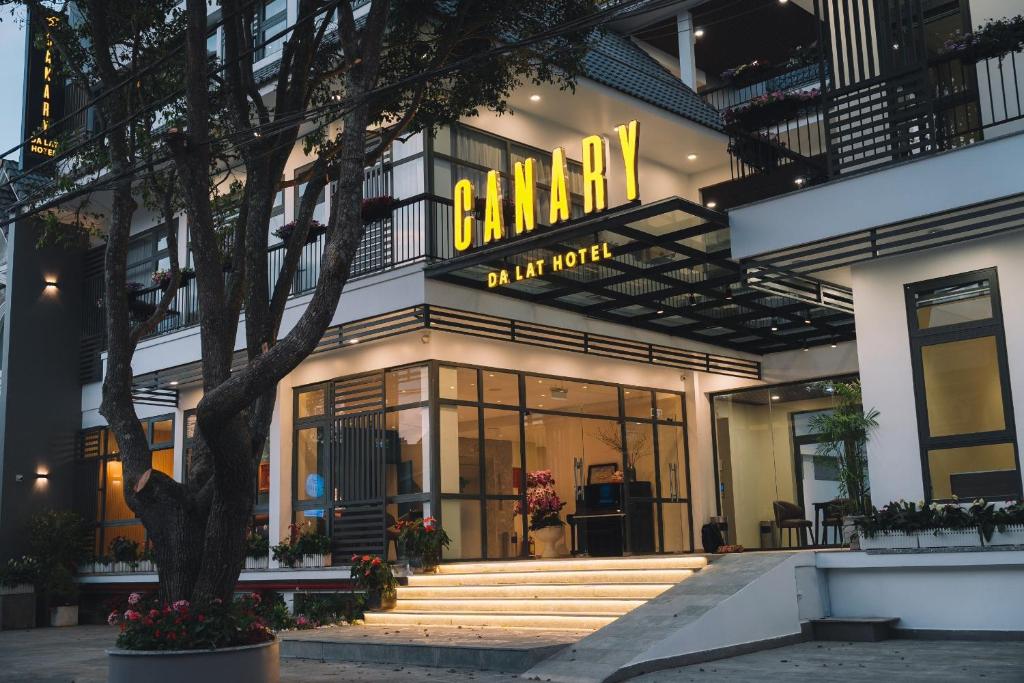 Exteriér nebo vchod ubytování Canary Dalat Hotel