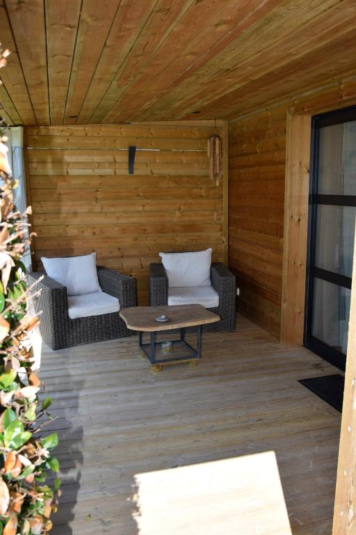 Posezení v ubytování Timazen Lodges Agen Sud