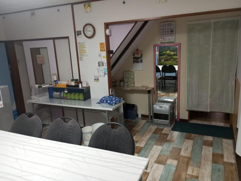 Kuchyň nebo kuchyňský kout v ubytování Mike's B&B Tokoname