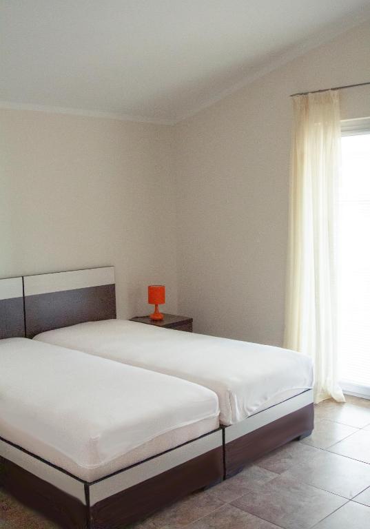 A bed or beds in a room at Snežna Kraljica