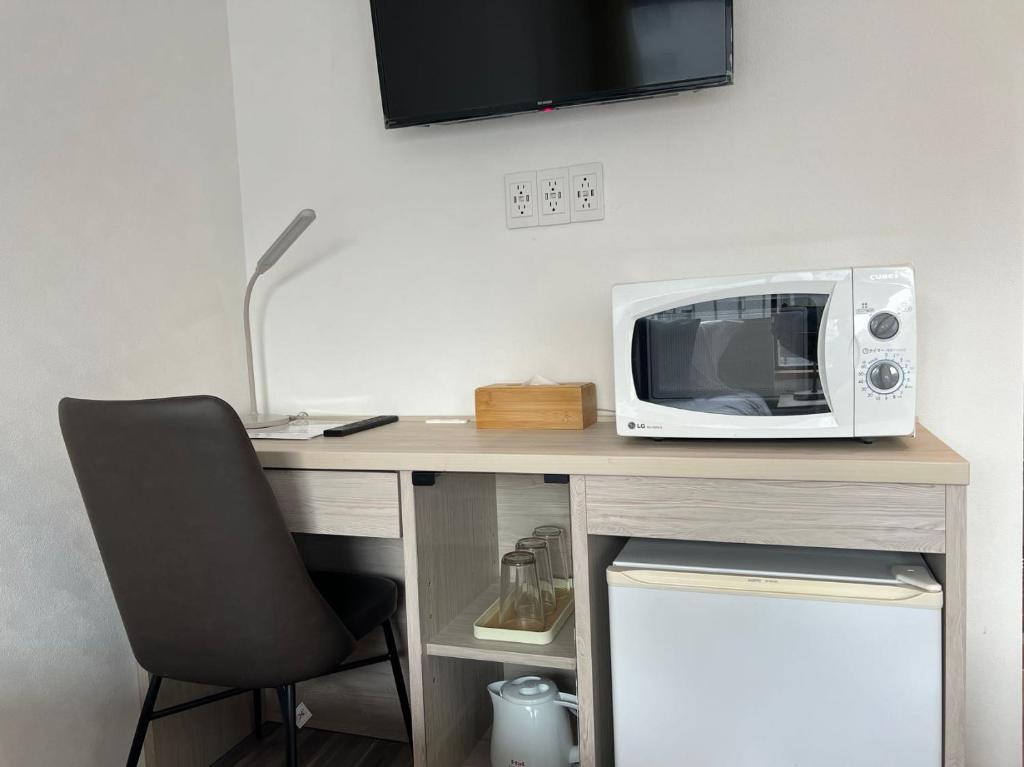 Kuchyň nebo kuchyňský kout v ubytování Le Tour Hotel Akihabara Kanda 楽途ホテル神田秋葉原