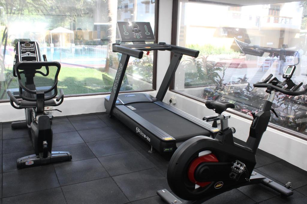 Fitness centrum a/nebo fitness zařízení v ubytování Goa Villagio Resort & Spa - A Unit of IHM, 10 Min Walk from Beach