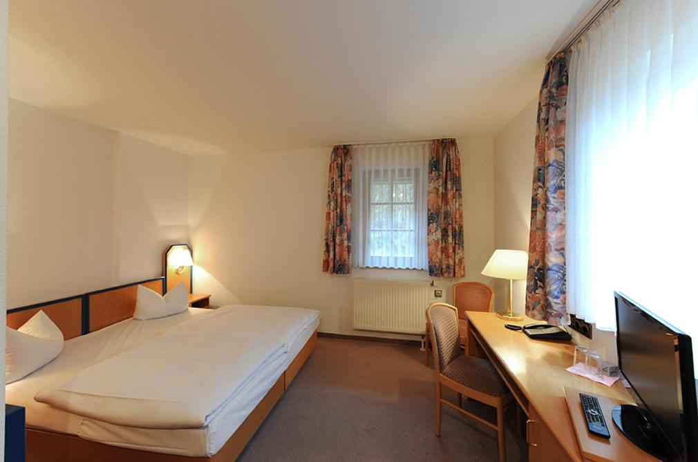Hotel Der Distelhof - ihr Land- und Tagungshotel zwischen Rennsteig, Rhön & Werratal - 双人间 - 带私人浴室