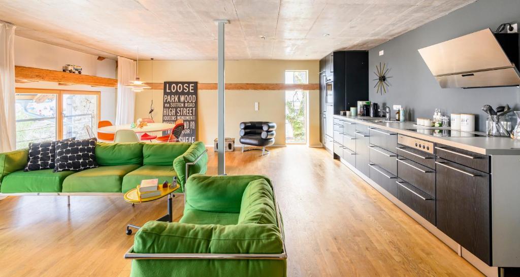 FRIZ Barn Lofts Stylische Ferienwohnungen Garten Parkplatz Zentral - Three-Bedroom Deluxe Apartment