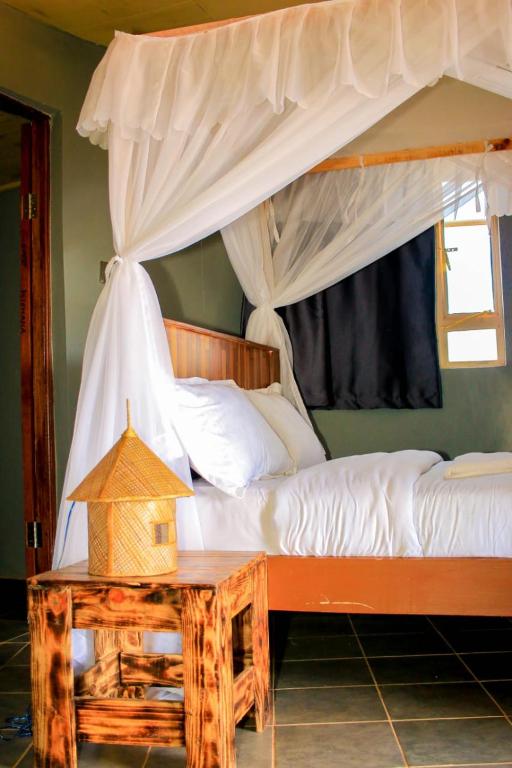 Postel nebo postele na pokoji v ubytování Amanya 3-Bedroom Hut Amboseli