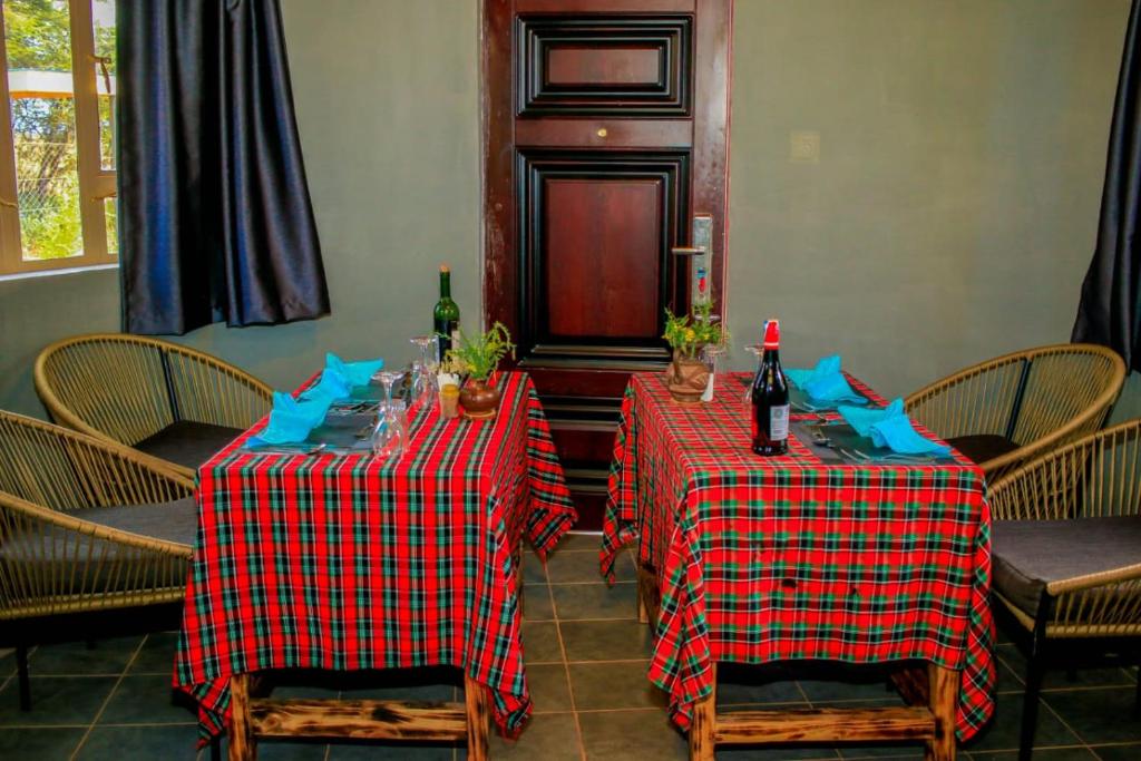 Posezení v ubytování Amanya 3-Bedroom Hut Amboseli