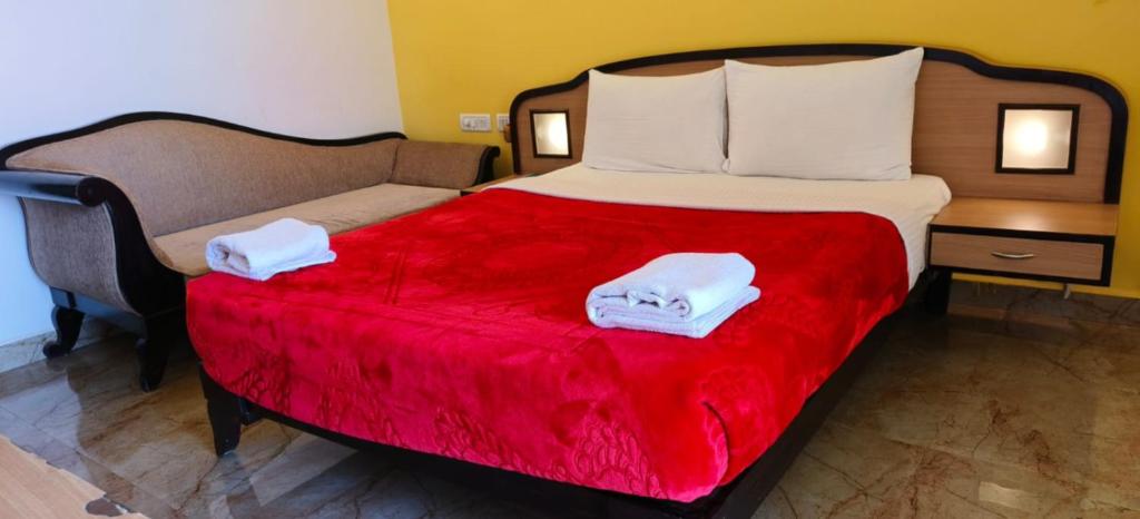 Postel nebo postele na pokoji v ubytování Calangute Residency